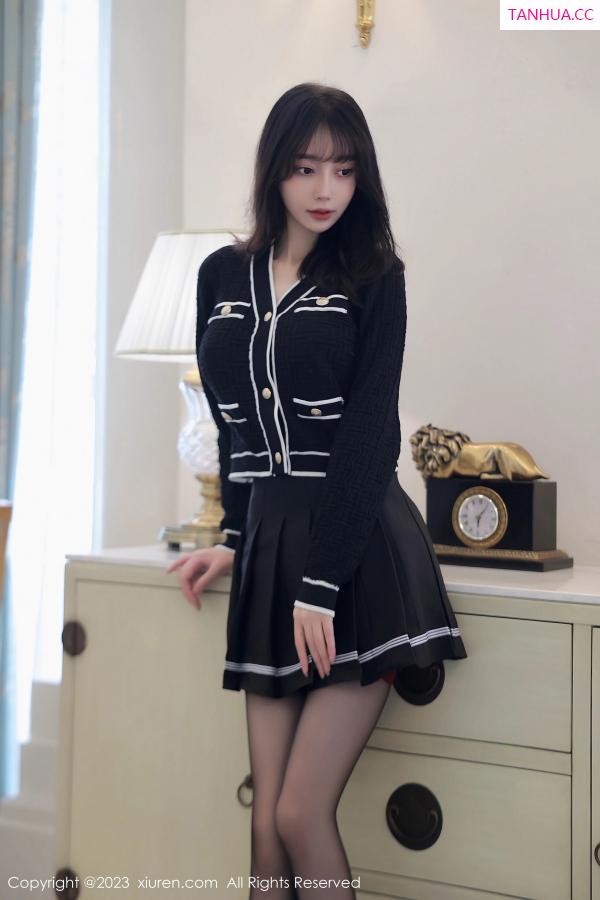 玥儿玥  [XiuRen]高清写真图 2023.08.25 No.7287 玥儿玥er 黑丝美腿第2张图片
